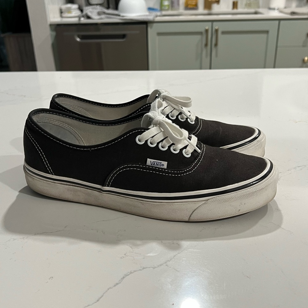 Vans authentic black 10.5 men’s